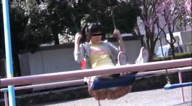 恐怖で震え抵抗できない小… 小○生だけを狙う野外レイプ集団極秘映像集