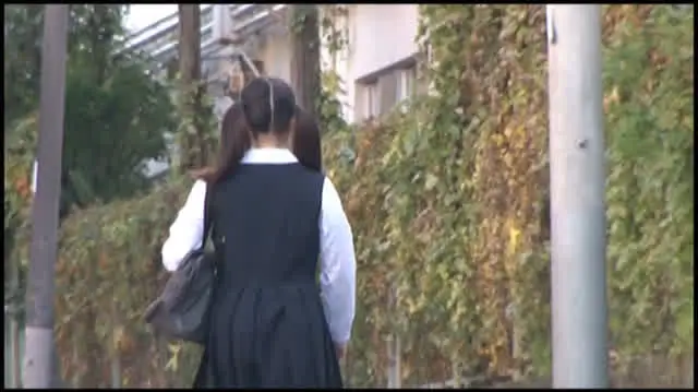 同じマンションに住む少女… 小さい女の子に媚薬を塗り込んだチ○ポで即イラマ。