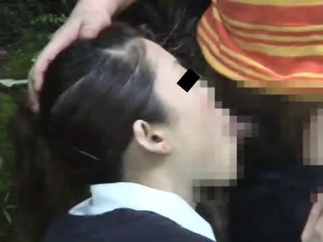 前半は川辺でのフェラやビ… 野外露出 美由紀 20歳専門学生