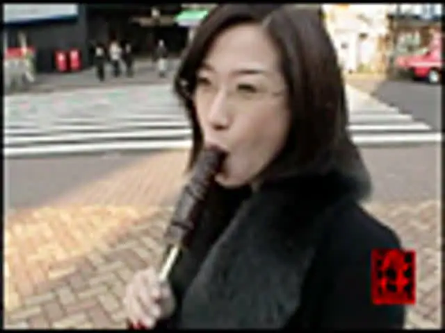独特の雰囲気を持った女・… 変態露出5