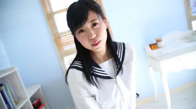 思わず振り返って見てしま… 美脚・くびれ・お尻とアナル 宮崎南央
