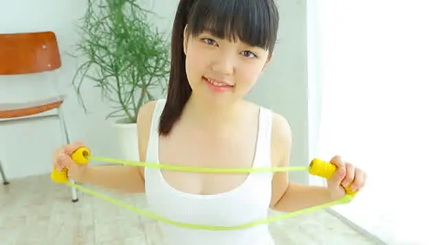 身長149cmの黒髪ぷに… 全力黒髪少女 堀田くるみ