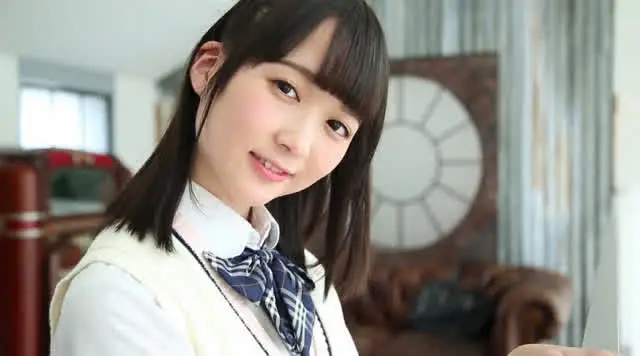 端整な顔立ちのゆるふわ美… 鈴原海未  極小ビキニのお人形