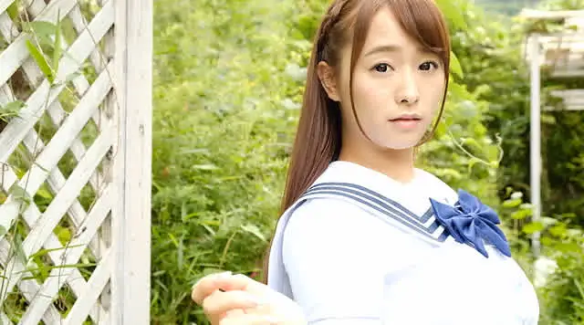 映画や地上波アイドルユニ… ママは歌って踊れる着エロアイドル♪ 白石茉莉奈