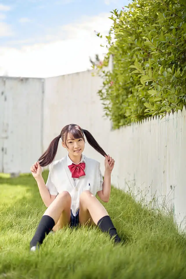 先生見てるかなぁ…男子も… 在学中なのに脱いじゃった／百田さぁや BD