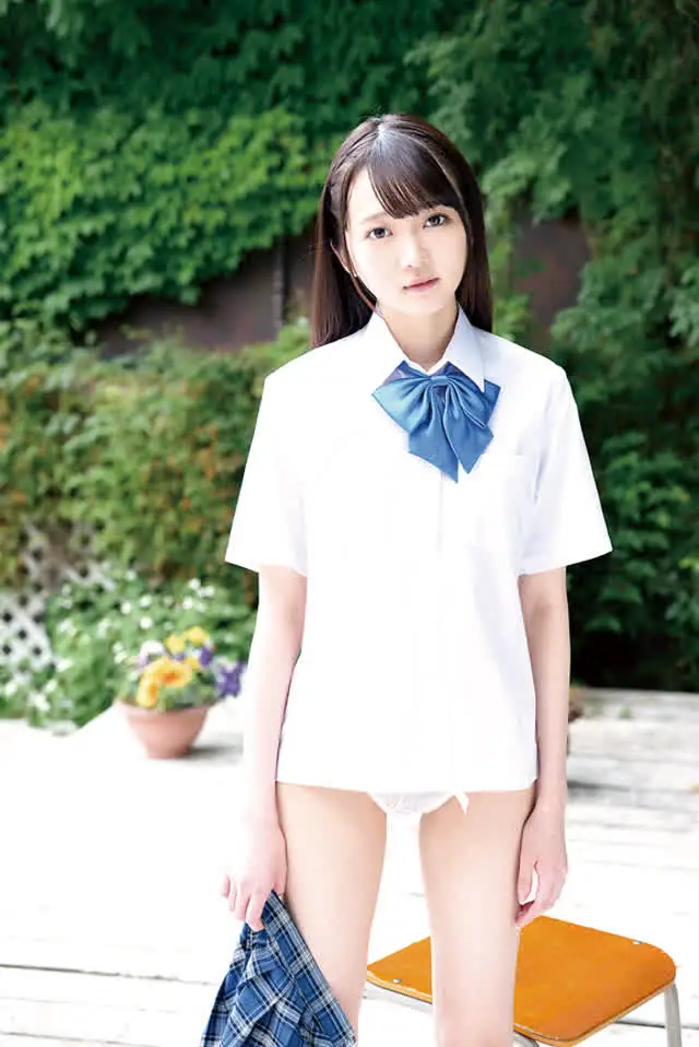 透明感あふれる正統派美少… 清純ホワイト・ドール／咲谷るりな BD