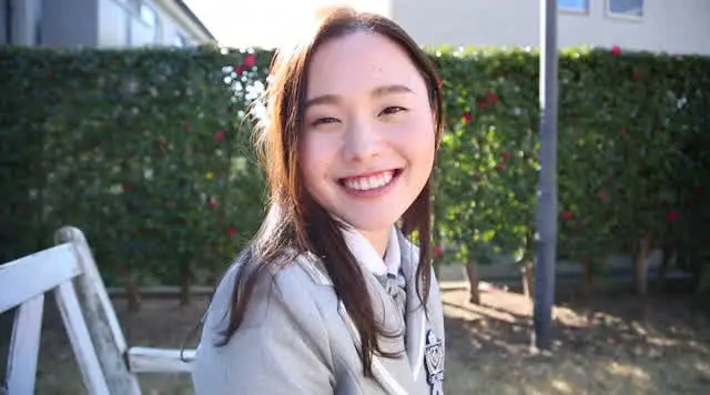 世のオジサン達のハートを… 足立麗奈  ポチくりっく！