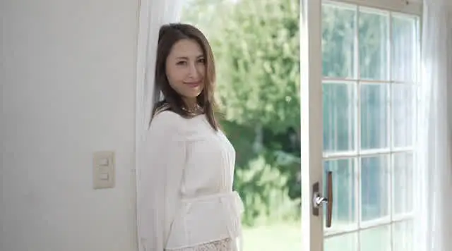 現役美容家、セクシー女優… WHITE LOVE 佐田茉莉子