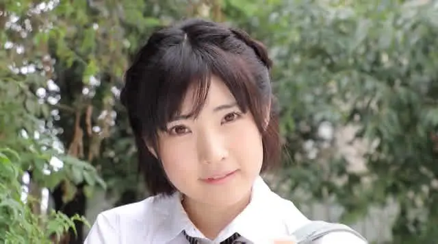 恥ずかしげにうつむき、と… Mが好きです／高橋未来