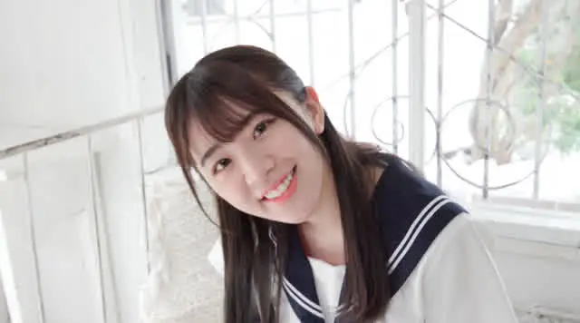 セーラー服姿の宇野みれい… 宇野みれい／純愛シャングリラ