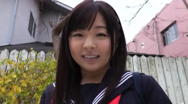 はにかんだ笑顔がキュート… 妹のパイパン 石橋茉那莉