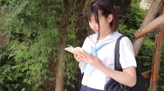 明るい表情に清楚な美しさ… 純系ラビリンス／秋川智美