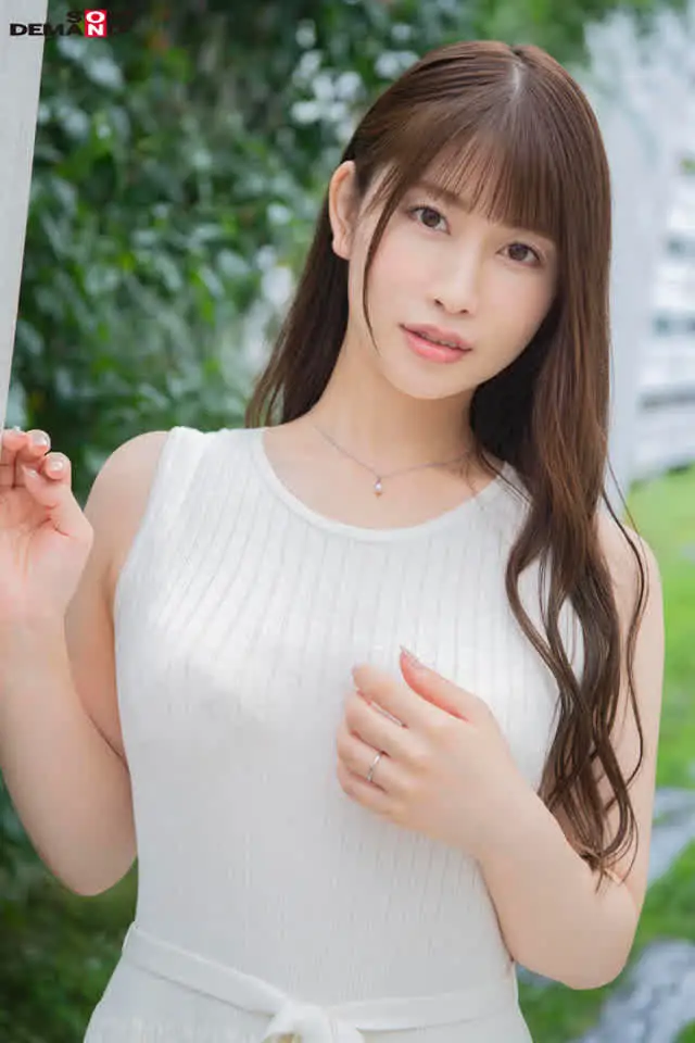 普段は銀行で働き何不自由… 葉月涼子 32歳 AV DEBUT
