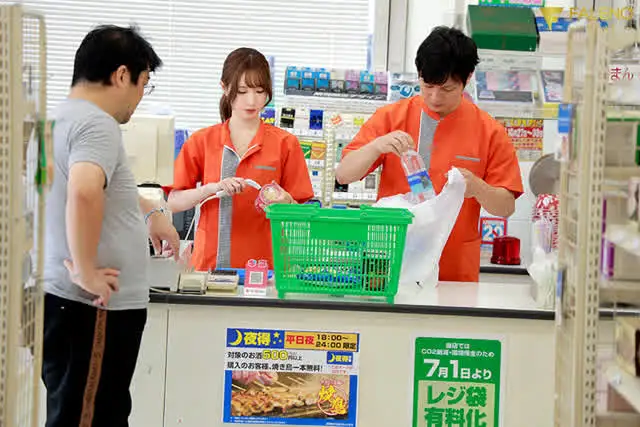 コンビニで働くもえは夫と… パートタイム不倫 天使もえ