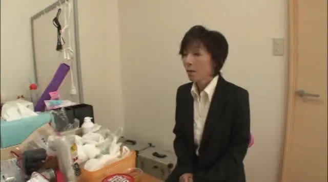 AVの面接に来た上品な奥… その奥様は最低のAV制作会社へ面接に来てしまった