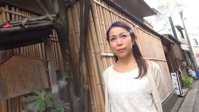 セレブ感漂う美熟女まりさ… 黒蜜 まり（49）
