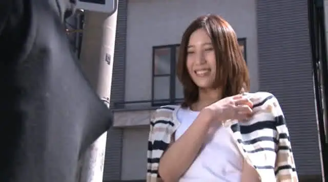 自ら夫に「SEXして」と… SEXレスな美人主婦は家に上がって来る男で欲求を満たす2