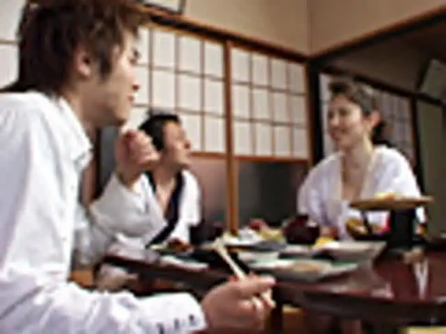 優しく誘う叔母の手ほどき… まさか叔母ちゃんに筆下ろしされるとは…2