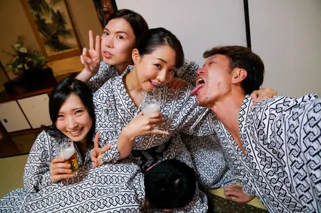妻が社員旅行へ行く。正直… 寝取られ社員旅行  成宮いろは 特別編集