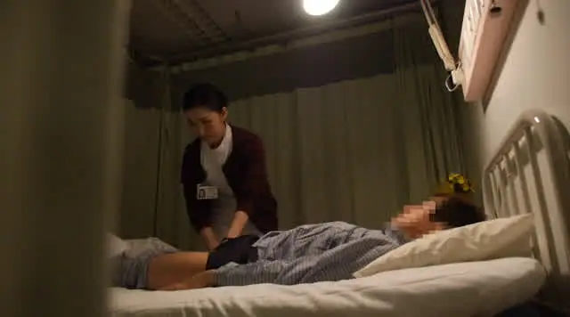「夜勤中の人妻看護師覗き… 夜勤中の人妻看護師覗き3