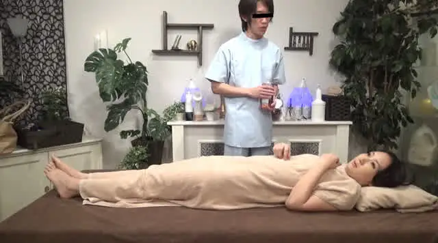 体験エステでイキ寸前まで… 人妻を虜にするアクメ絶叫中出しエステ