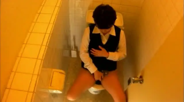 ある女子トイレに、隠しカ… お高く留まったおばさんのトイレオナニー22人4時間