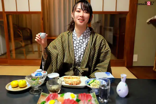 岐阜県在住、パート・主婦… 背中にブラック＆グレイのママさんAV出演。 一条翡翠