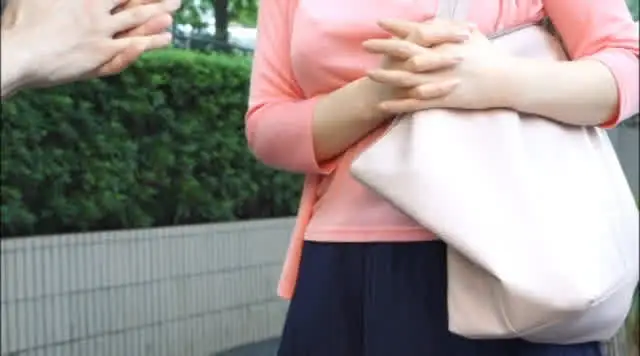 街中でごくごく普通の純情… 実在する無垢な熟女の恥じらいEXPRESS8