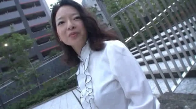 大人しくて控えめな雰囲気… 黒人×素人奥さん