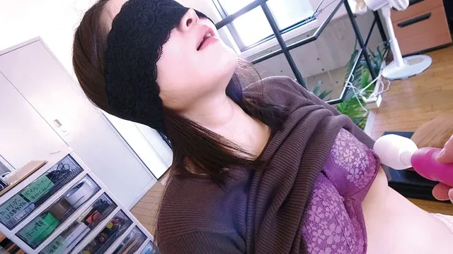 誰にも相談できない悩みを… 人妻お悩み相談［○○四］