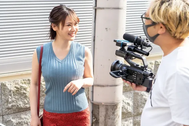 街で優しそうな人妻をナン… 包茎チ○ポ●ってあげてもらえませんか？ 皆川るい