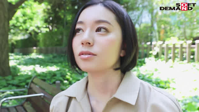 モデル級の長身スレンダー… 平井栞奈 34歳 AV DEBUT