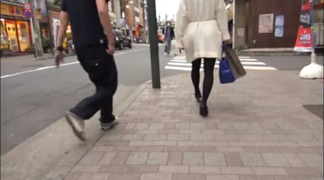 半生！半ゴム！確信犯的ナ… 人妻ナンパ中出し ゴムが破けちゃって…6