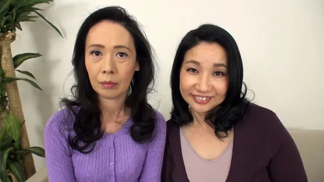 本日は友人同士の奥様にチ… チ○ポに興奮しちゃった欲求不満熟女たちのセンズリ鑑賞