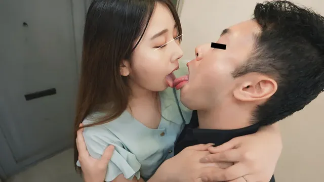 旦那には数年相手にされて… 奥さんと毎日3分間キスだけ不倫してます。 ＃04