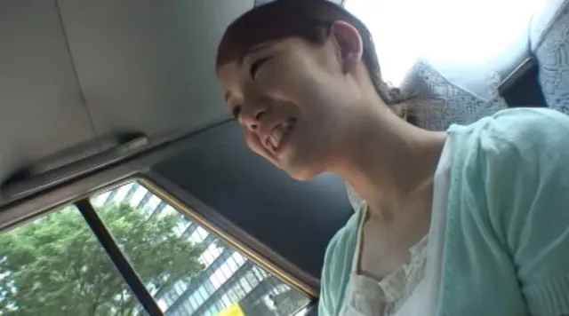 ネットで知り合った専業主… 人妻とゆく不倫旅行 野外や温泉でセックス三昧