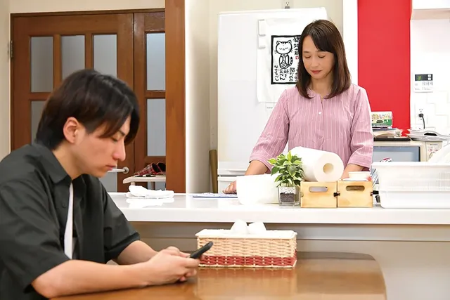 出産を控えた妻の入院中、… 家事を手伝ってくれる義母に欲情し孕ませ性交 安野由美