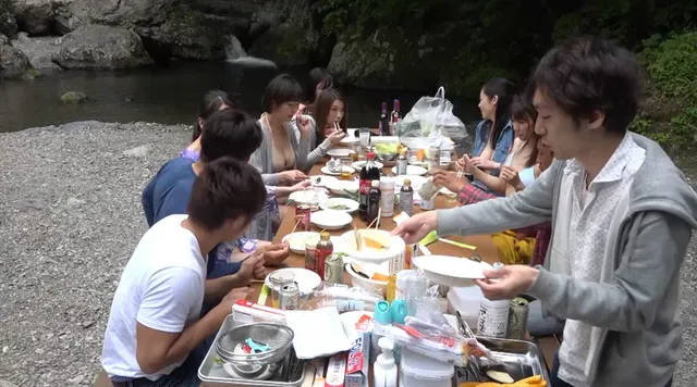 旦那や子どもを置いてキャ… 『おばさんを興奮させてどうするの？』キャンプ場2