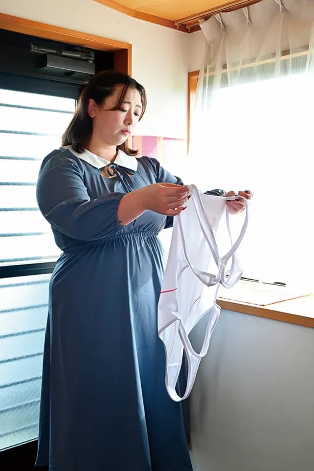 人妻でありながら美人ブロ… 撮影バイトで中出しされてしまった爆尻妻 藤沢麗央
