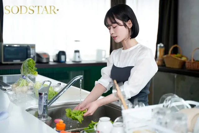 人気プロサッカー選手の妻… 遠征中NTR MINAMO