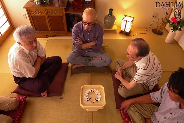 酒よし、水よし、飯もよし… 町内会○引指名人妻性奉仕メイド 小沢菜穂