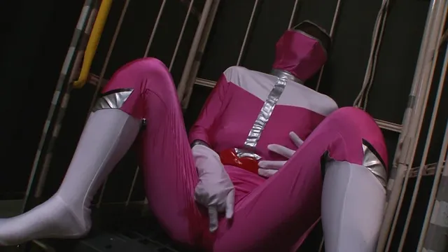 生涯最初で最後のコスプレ… 美麗熟女 花江さん(50歳)