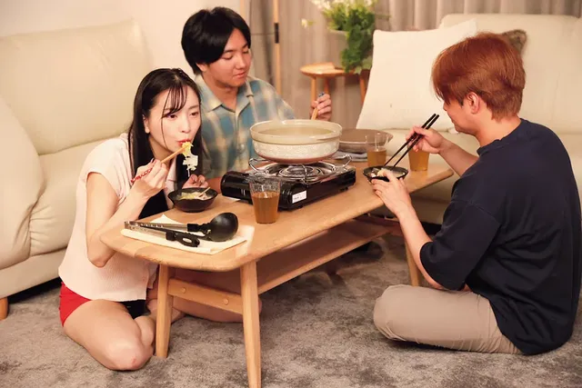 親友のお母さんが美人すぎ… 剛毛マ○コを舐めさせイキ狂う友達のお母さん 鈴木真夕