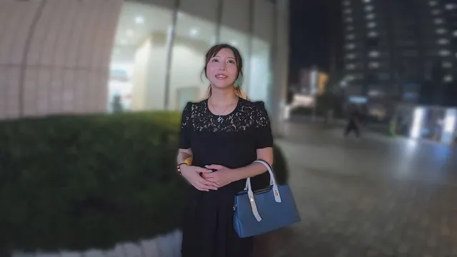 今回、着飾った巨乳妻:桃… E★人妻DX 桃瀬さん
