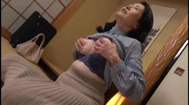 一に中出し二に中出し！三… お婆ちゃんもう我慢できないわ！