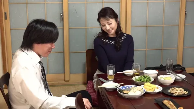 呑んだ帰りに部下を自宅へ… 欲求不満の妻をデカチンの部下と2人きりにしてみたら21
