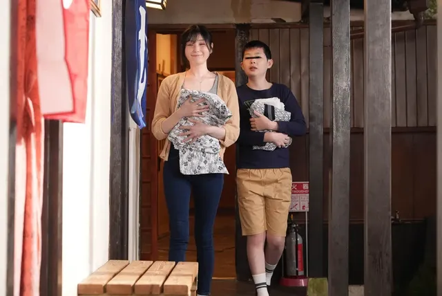 ママと叔母さん（色白美乳… 「おちんちん大きくさせてごめんね」美乳叔母さん