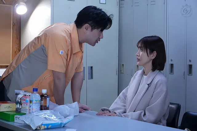 結婚して7年、ある日、近… 隅から角まで探られた万引き妻 角奈保