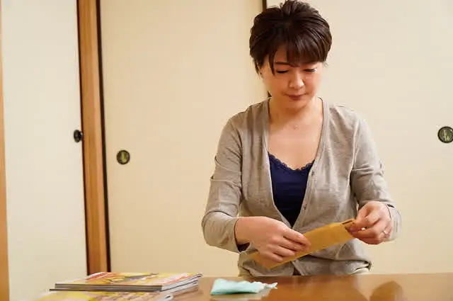 ある日、宅配便で代引きの… 卑劣な義父に、毎日犯されています…。 柚木ひおり
