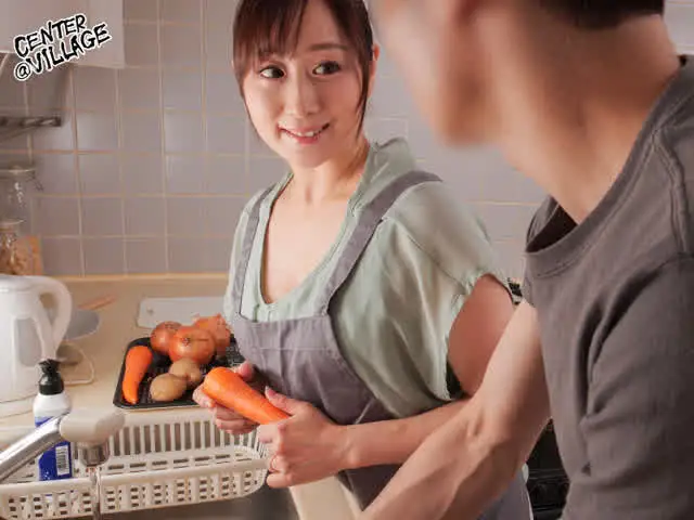 「童貞ってバレたらうちの… 彼女のお母さんに童貞を奪われた 川上ゆう